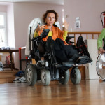 zwei Frauen im Rollstuhl
